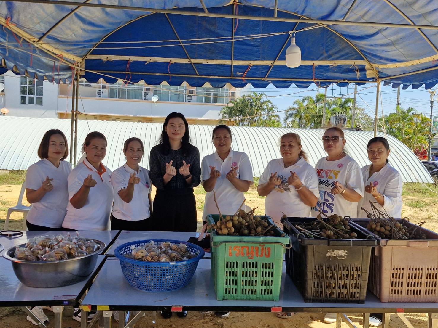 🤝สพอ.วังน้ำเย็น ร่วมกับ คณะกรรมการพัฒนาบทบาทสตรีอำเภอวังน้ำเย็น มอบอาหารและผลไม้พร้อมให้กำลังใจ แก่ผู้อพยพ