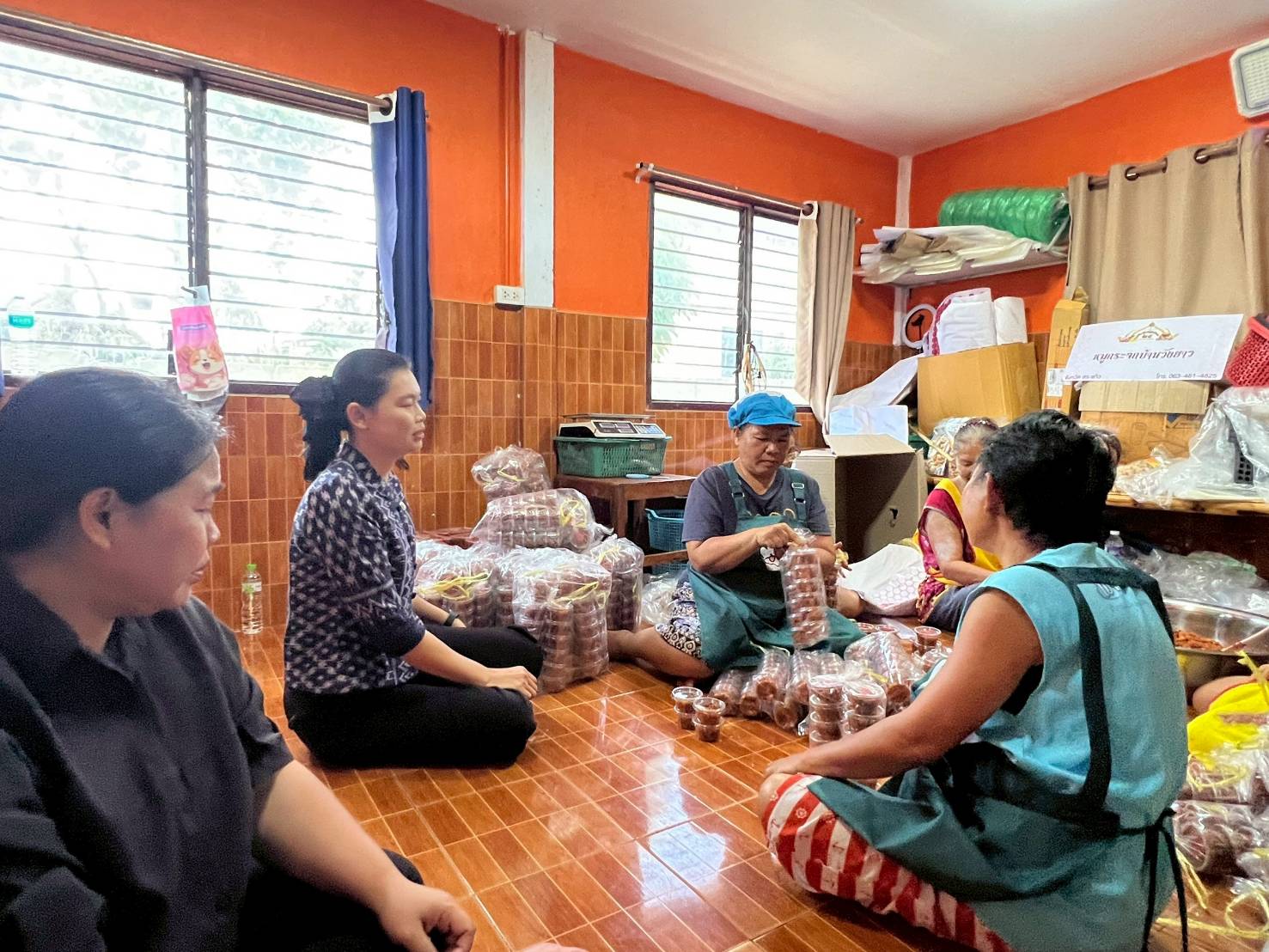  สพอ.วังน้ำเย็น ติดตามและสนับสนุนกลุ่มสตรีผู้กู้ยืมเงินกองทุนพัฒนาบทบาทสตรี 